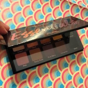 New Essentials Pro EYESHADOW PALETTE  (H)
